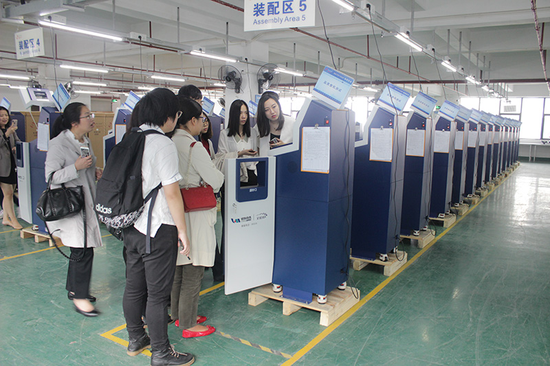 香港嶺南大學(xué)代表團(tuán)參觀旭子自助終端生產(chǎn)車間